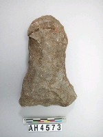 藏品(中型有腰打製石斧)的圖片